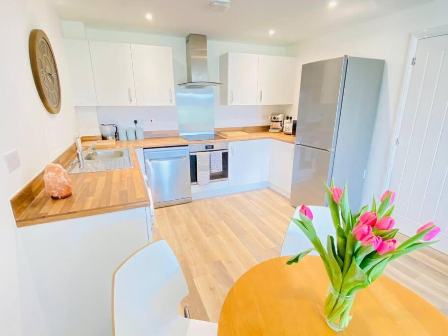Beautiful, Brand New Apartment! Cheltenham Ngoại thất bức ảnh