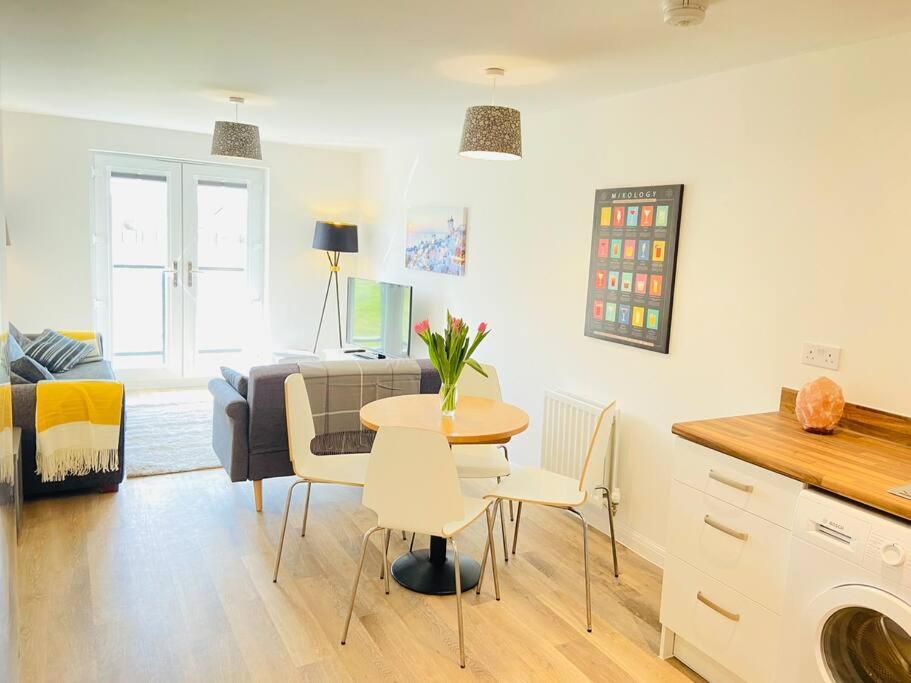 Beautiful, Brand New Apartment! Cheltenham Ngoại thất bức ảnh