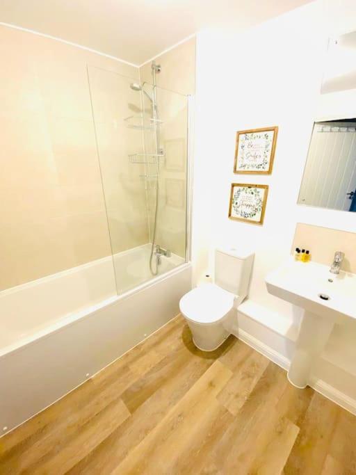 Beautiful, Brand New Apartment! Cheltenham Ngoại thất bức ảnh