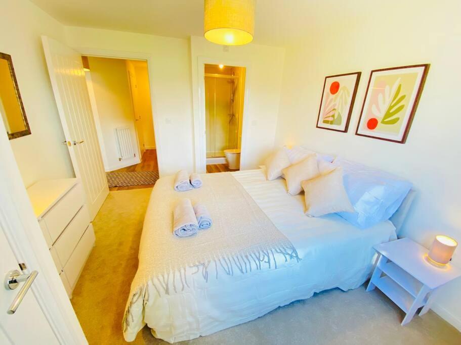 Beautiful, Brand New Apartment! Cheltenham Ngoại thất bức ảnh