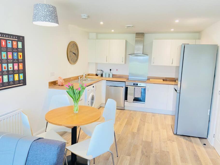Beautiful, Brand New Apartment! Cheltenham Ngoại thất bức ảnh