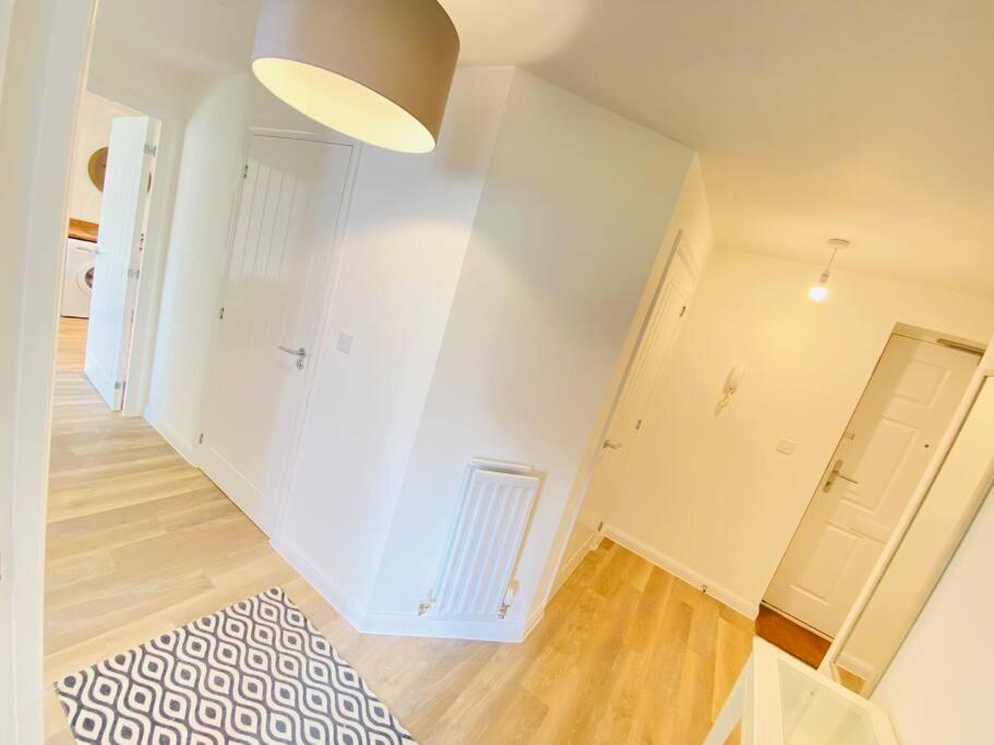Beautiful, Brand New Apartment! Cheltenham Ngoại thất bức ảnh