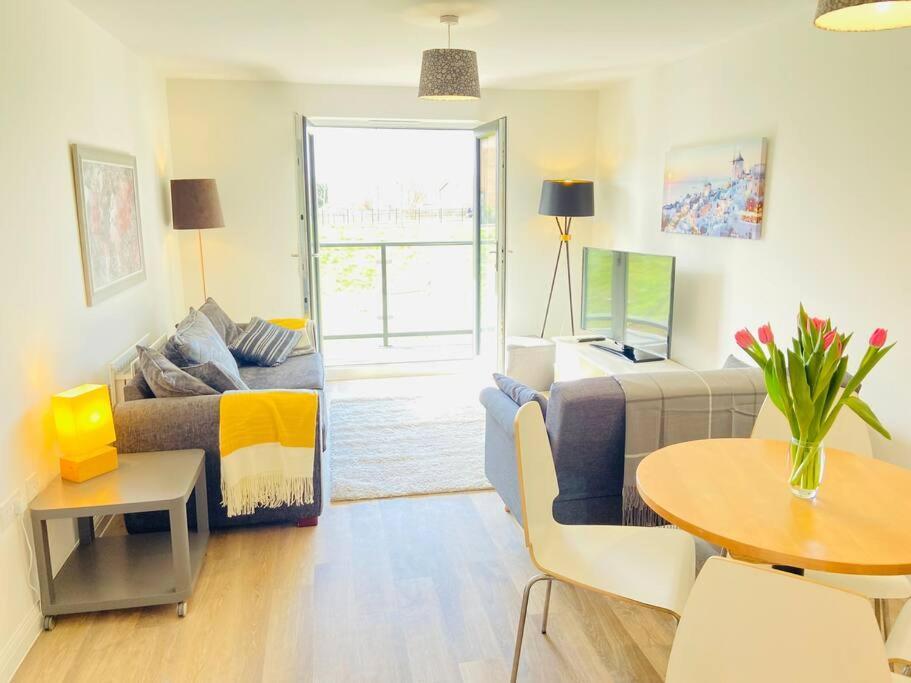 Beautiful, Brand New Apartment! Cheltenham Ngoại thất bức ảnh
