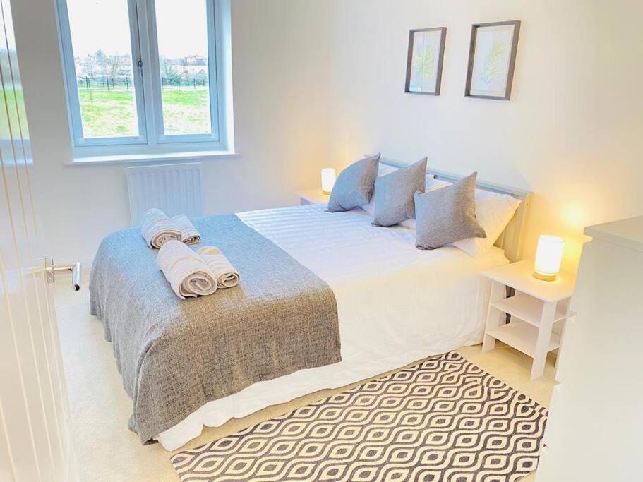 Beautiful, Brand New Apartment! Cheltenham Ngoại thất bức ảnh