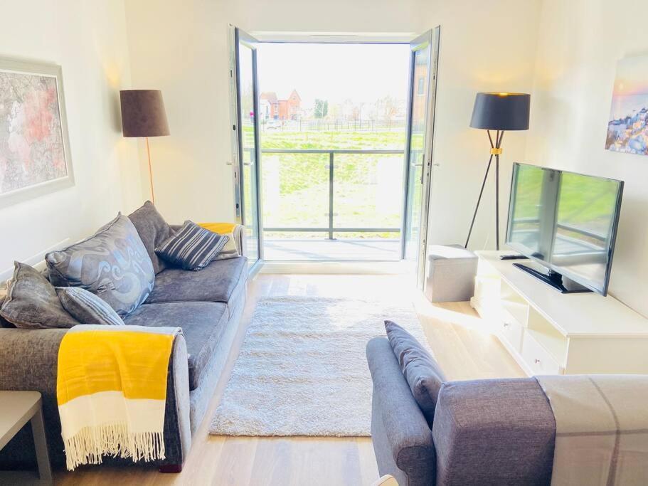 Beautiful, Brand New Apartment! Cheltenham Ngoại thất bức ảnh