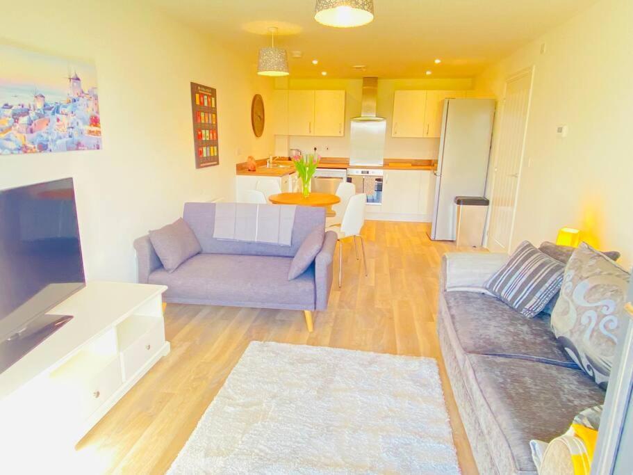 Beautiful, Brand New Apartment! Cheltenham Ngoại thất bức ảnh